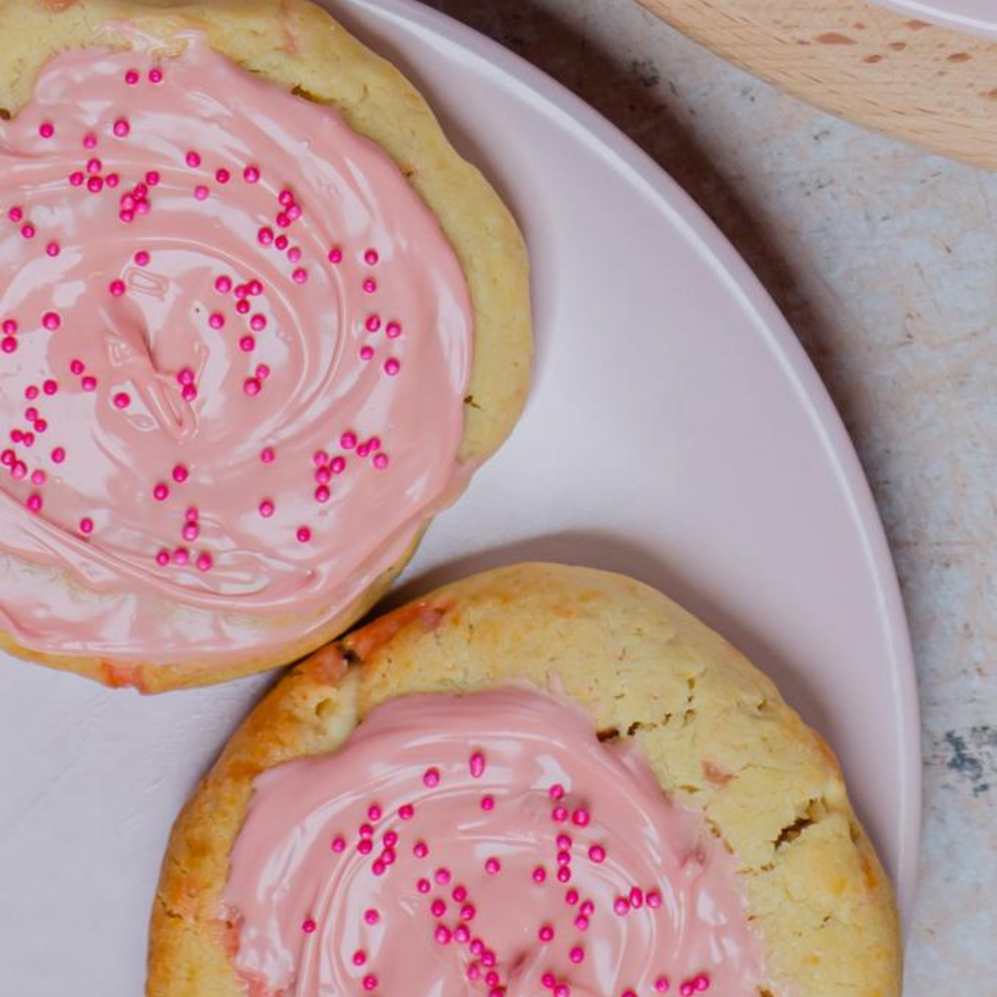Strawberry Ice Cream - 1 Cookie